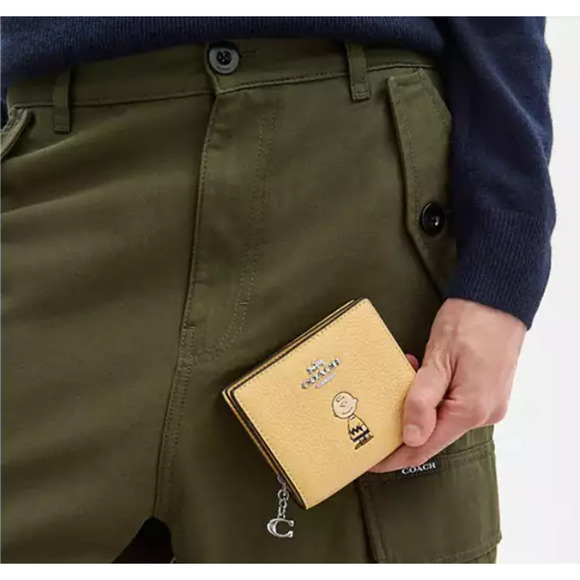 Coach X Peanuts Snap Wallet with Charlie Brown in Pebble Leather Hay CBN90 NWT - Picture 6 of 6